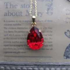 スワロフスキークリスタル　スカーレット14mm×10mm ペアシェイプネックレス