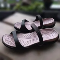 Crocs サンダル ブラウン ピンク 4のサムネイル