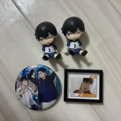 ハイキュー　影山　フィギュア2体と缶バッジとマグネット