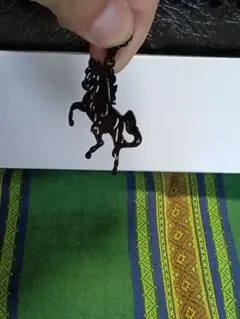 黒い馬のシルエットペンダントネックレス