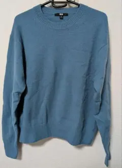 ユニクロMサイズ 青い長袖ニットセーター
