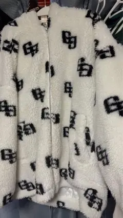 フリースジャケット ホワイト ロゴパターン