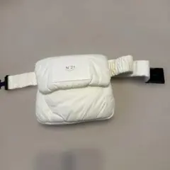 ✨新品未使用✨N°21 ヌメロヴェントゥーノ パデッドベルトバッグ