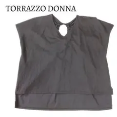 トラッツォドンナ　バックリボンブラウス　ノースリーブ　ブラック