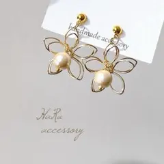 【 a37 】ワイヤーフラワー コットンパール ピアスorイヤリング