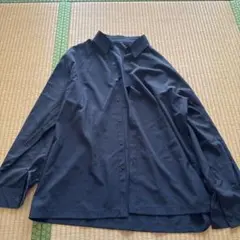 黒い長袖シャツ ブランド不明