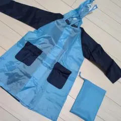 フード付き青レインコート　120