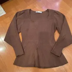 新品未使用ZARA トップスのサムネイル