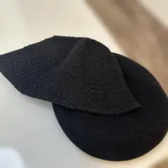 黒いテリー生地のベレー帽、バケットハット
