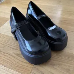 エナメル調厚底おでこパンプスのサムネイル
