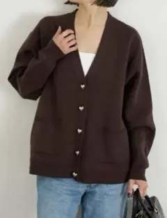 U by SPICK&SPAN ハートボタンカーディガン　タグ付きのサムネイル