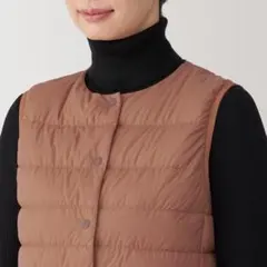 定価3990円 無印良品 軽量ダウンベスト (帯電防止裏地) オレンジ