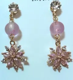 花モチーフ ピンクビーズピアス