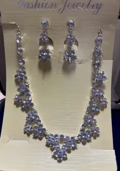 ティアラ　ネックレス　イヤリング3点セット