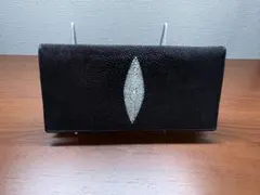 エイ革（スティングレイ）の長財布です。