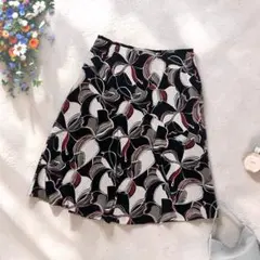 《Style com》 フレアスカート 11号 黒白 日本製 フラワープリントのサムネイル
