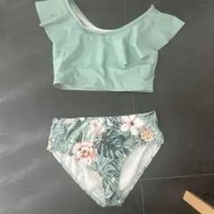 フリル付きミントグリーン水着 花柄　ビキニ　140