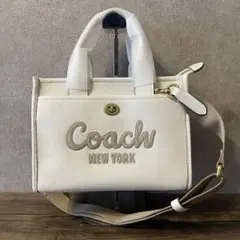 コーチ　カーゴ　トートバッグ26 2way クロスボディ　レザー　白　@