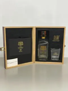 THE NIKKA ザニッカ 40年 80周年記念ボトル 空瓶のサムネイル
