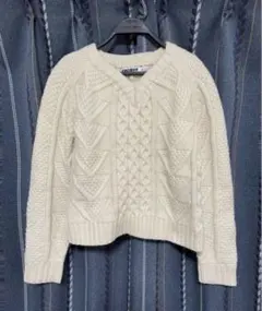 ホワイトセーター ケーブルニット　厚手 アイボリー Vネック