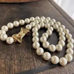 Kate Spade 大粒パールにリボン金具のロングネックレス