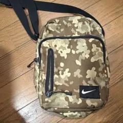 NIKE カモフラージュ柄 ショルダーバッグ