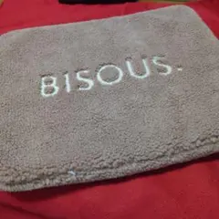 BISOUS. ベージュ ポーチのサムネイル