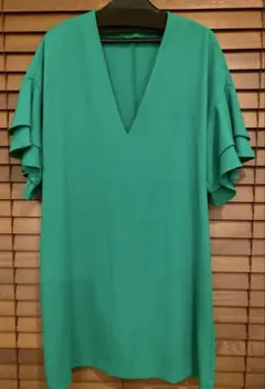 美品！！ZARA WOMAN グリーン フリル袖 ワンピース　Mサイズのサムネイル