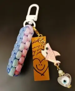 ㊺カラフル 魚 鮫 サメ チャーム　パラコードキーホルダー　ナザールボンジュウのサムネイル