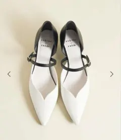 オデットエオディール　チューリップカットベルト パンプス　22.5、ヒール3.5