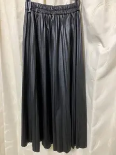 SPRAY ブラック 合皮プリーツスカート