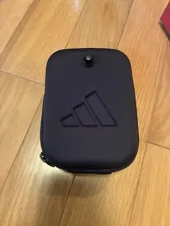 adidas マルチポーチ カラビナ付き ブラックのサムネイル