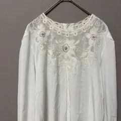 Montare レース刺繍ブラウス(L)ホワイトレースシルク糸　ビーズ付きのサムネイル