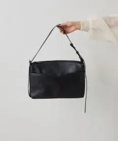 イアパピヨネ　2WAYレザーショルダーバッグ　ブラック