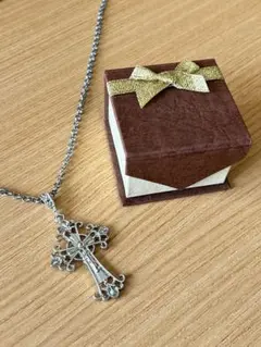 十字架 クロス ネックレス シルバー調 ギフトボックス付き 匿名配送