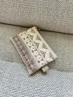 インド刺繍リボン ポーチ　アイボリー合皮使用　ミニポーチ②