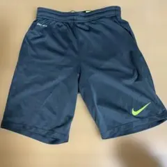 Nike DRI-FIT ショートパンツ