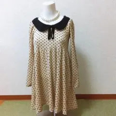 Anne　Basket　水玉模様の長袖ひざ丈ワンピース