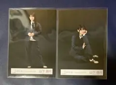 櫻坂46 Unhappy birthday構文MV黒衣装生写真　山下瞳月ヒキ座り