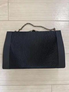 ブラックプリーツクラッチバッグ