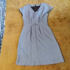 【未使用に近い】GUノースリーブ グレー フィット＆フレア ワンピース(裏地付)