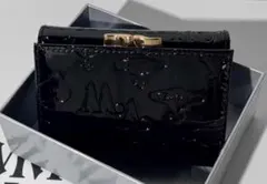 1 / 4 VVW いブラックエナメル型押しオーブ三つ折財布-110