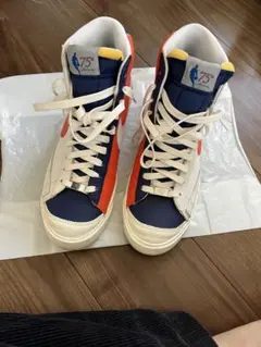 記念スニーカー　NIKE BLAZER MID 75th Anniversaryのサムネイル