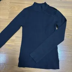 ブラック タートルネックニット 長袖　ショルダー