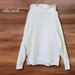 ニコアンド niko and... フード付きパーカー トレーナー 白 スリットのサムネイル