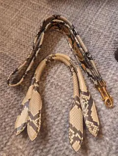 ANYA HINDMARCH バッグ　持ち手　ショルダーストラップ　ヘビ柄