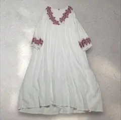 Amina・アミナ (F) 白地× 赤刺繍 ロングワンピース