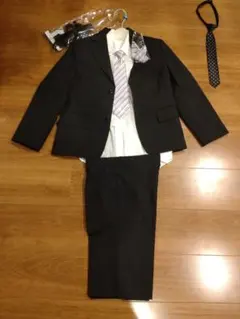 【極美品】130サイズ　スーツ（ネクタイ、チーフ、サスペンダー付き）