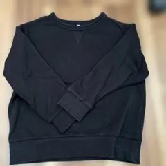 黒の長袖トレーナー