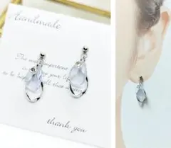 シルバーツイストフープ×ブルー花びらチャーム　ハンドメイドピアス・イヤリング